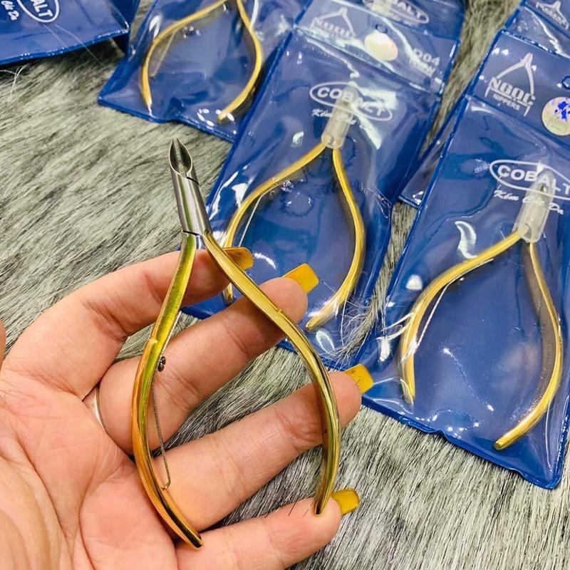 Kiềm ngọc D04 vàng , Bạc , nhặt da siêu bén , mũi bán nguyệt khít , sắc bén , cầm đầm tay , chất liệu inox cực bền , dùng trong ngành Nail làm móng tay chân