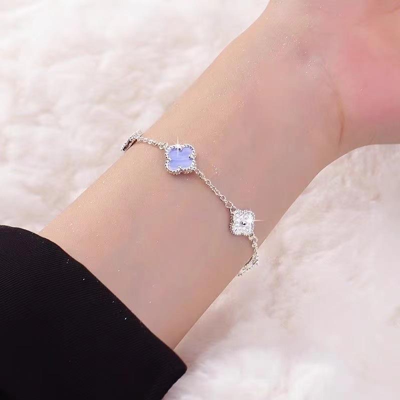 Product Introduction of Super Sparkling Clover Bracelet for Women's Ins, Light Luxury, niche, Personalized, Versatile Handpiece 9
