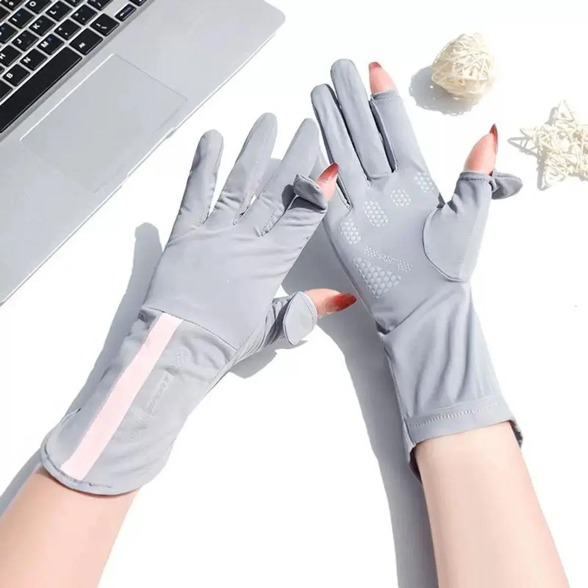 Găng Tay Đi Nắng Hở Ngón Chống Trượt Bao Tay Chống Tia UV Thoáng Khí Lái Xe Nam Nữ Có Thể Chạm Màn Hình Cảm Ứng