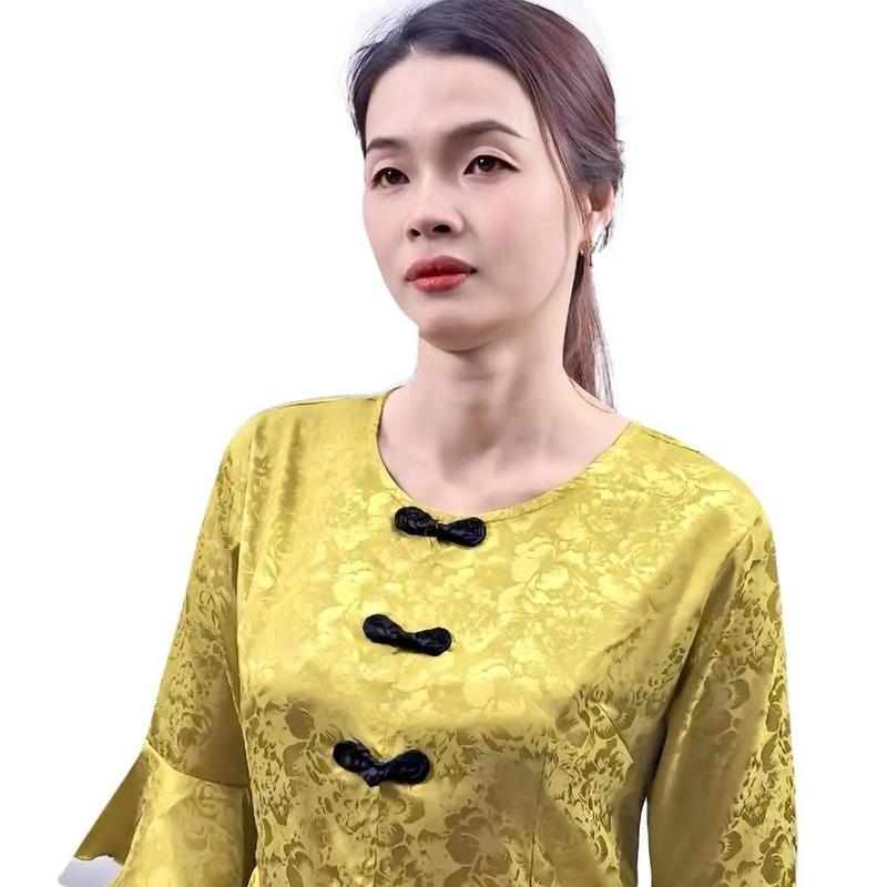 Product Introduction of SÉT ÁO LẺ,QUẦN LẺ  BÀ BA TAY LOE NÚT TÀU, CHẤT LIỆU GẤM 2 DA,QUẦN PLANTIN, QUẦN BẢN LƯNG PHÍA SAU, KẾT HỢP TÚI TRONG, PHONG CÁCH LỊCH LÃM SANG TRỌNG, TẶNG KÈM 1 CỘT TÓC XINH Nữ Women 4
