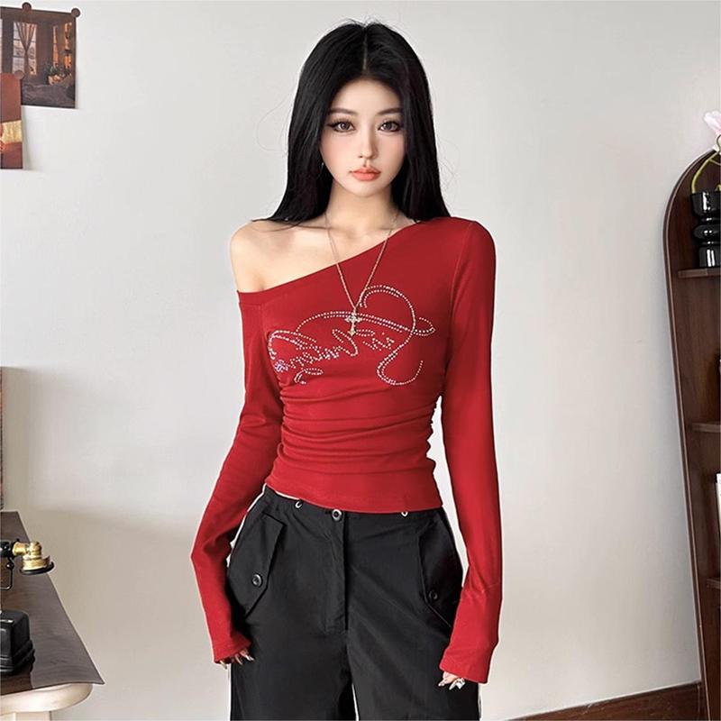Áo Thun Nữ Tay Dài Kiểu Lệch Vai DaaLaa Store Nhún Eo In Chữ Đính Đá A51279 4