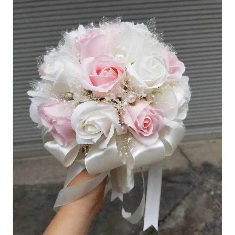 BÓ HOA CƯỚI CÔ DÂU CẦM TAY HOA HỒNG SÁP HỒNG NHẠT PASTEL, CHỤP HÌNH CƯỚI. TẶNG KÈM 1 HOA CÀI ÁO CHÚ RỂ 6