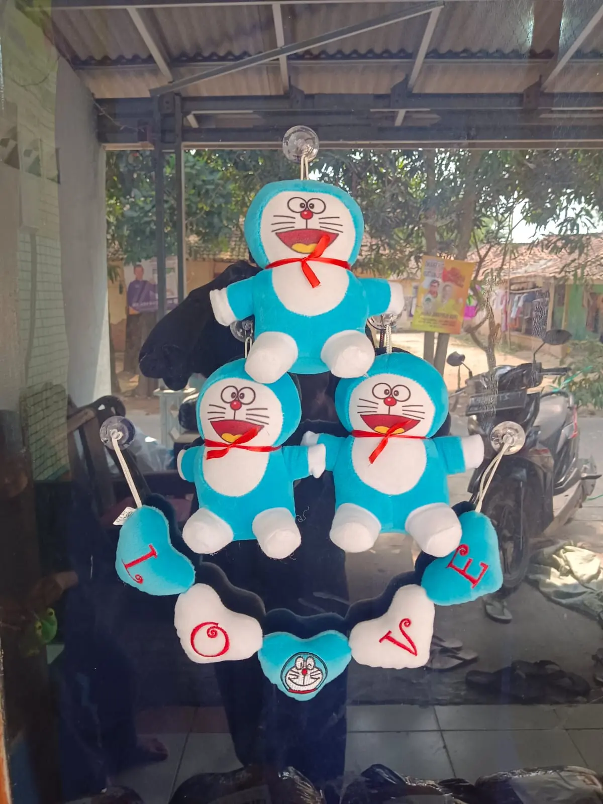 paket boneka tempelan keca mobil isi 4 ( 1 renceng 3 boneka )