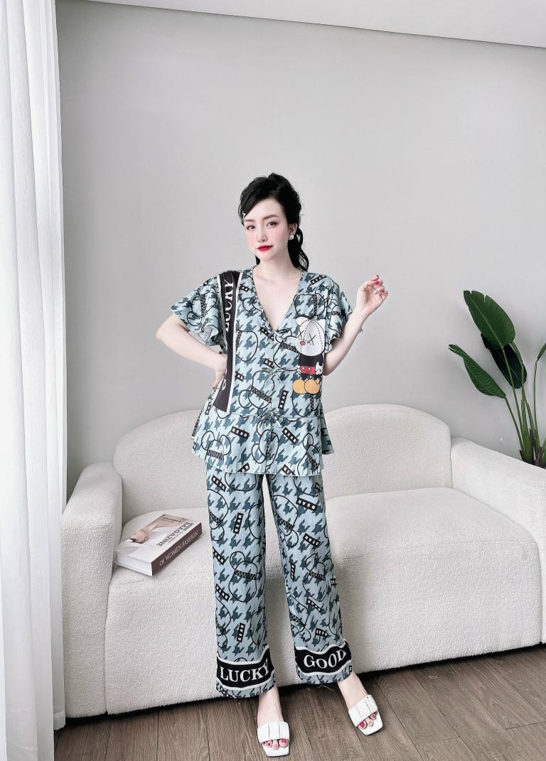 Product Introduction of Đồ bộ Bigsize (70-100kg) áo tay cánh tiên cổ V 3 nơ chất lụa xước ánh kim mềm mát không nhăn, nhiêù hoạ tiêt 2