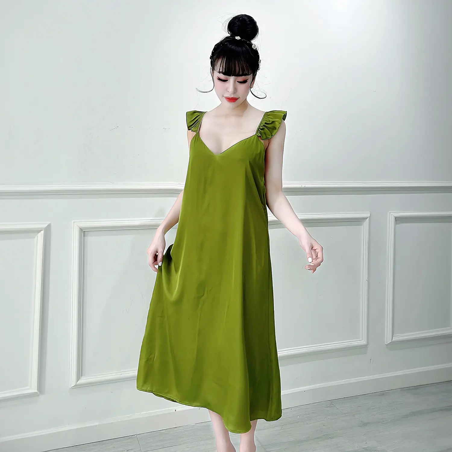 Váy ngủ lụa nữ dáng dài tay phối cánh tiên Dreamy VD08 Dress Women Sen Xanh Rêu