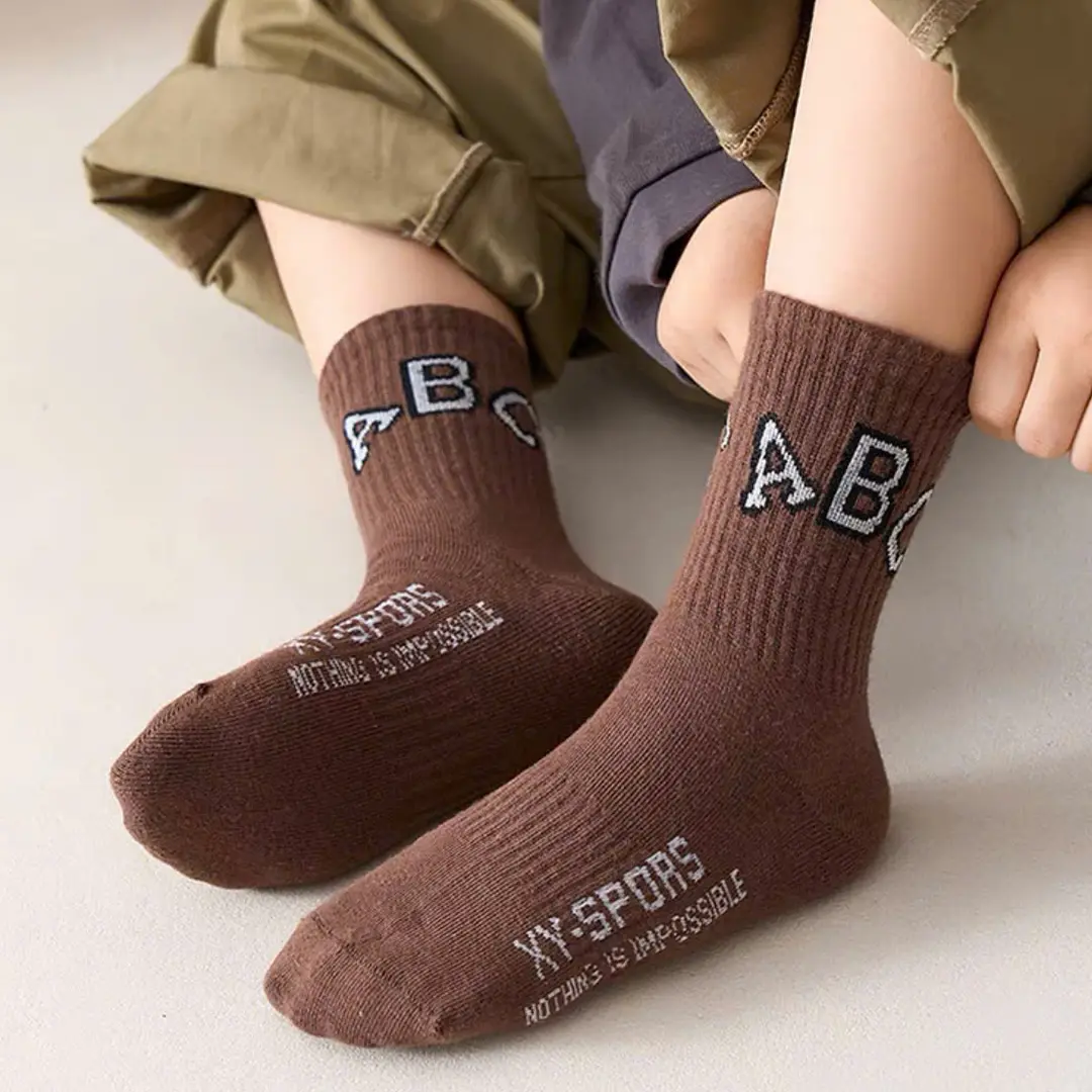 Tât Cho Bé Từ 1-12 Tuổi Có Họa Tiết 3 Màu Nâu Trắng Đen Chất Cotton Tất Vớ Cổ Cao Thấm Hút Mồ Hôi Thoái Mái TAT12