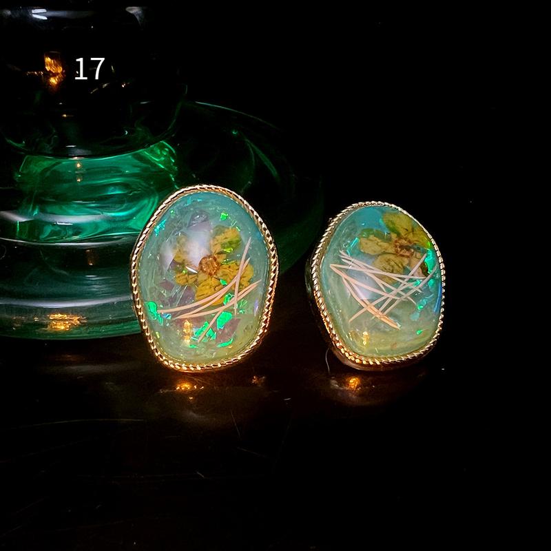 Product Introduction of 3 Pairs of French Ancient Amber Dried Flower Hot-Sale Earrings Combination Link Original Niche Gold Plated S925 High-Grade Earrings 21