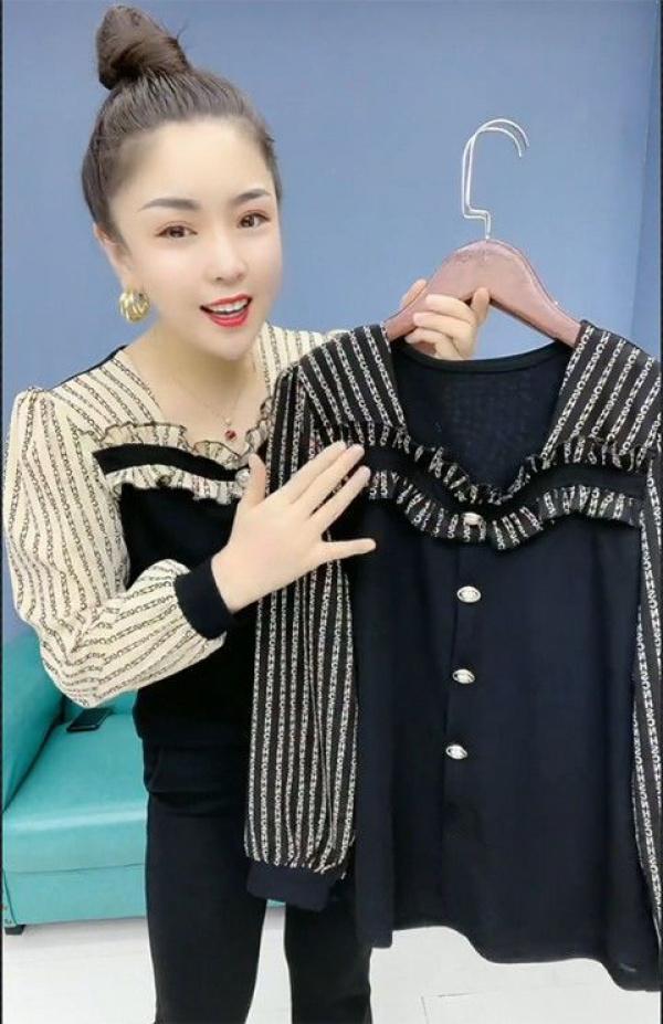 Product Introduction of Áo Thun Thời Trang, Dễ Phối Đồ, Cổ Vuông, Thiết Kế Chữ Cái, Tay Áo Dài, Thích Hợp Cho Mùa Xuân Và Mùa Thu, Áo Mặc Bên Trong, Hàng Mới Về Năm 2024 Nữ Top Cổ Tròn Sơ Mi 2