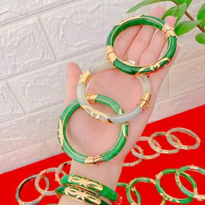 vòng cẩm thạch 4 cấn vàng