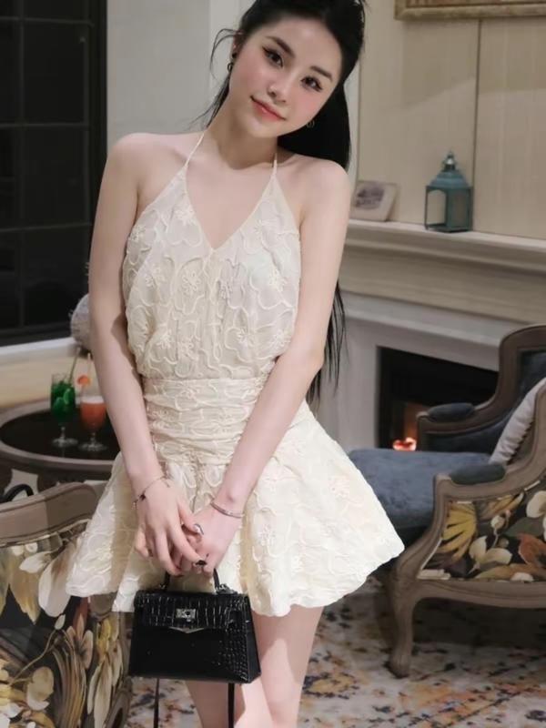 Set Áo Cổ Yếm Họa Tiết Ren Mix Chân Váy Xòe