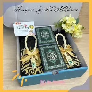 HAMPERS SAJADAH AL QURAN COUPLE HADIAH WEDDING ENGAGEMENT ANNIVERSARY / GIFT WEDDING SAJADAH AL QURAN COUPLE TASBIH / SOUVENIR IDUL FITRI SAJADAH AL QURAN / HAMPERS IDUL FITRI SAJADAH AL QURAN
