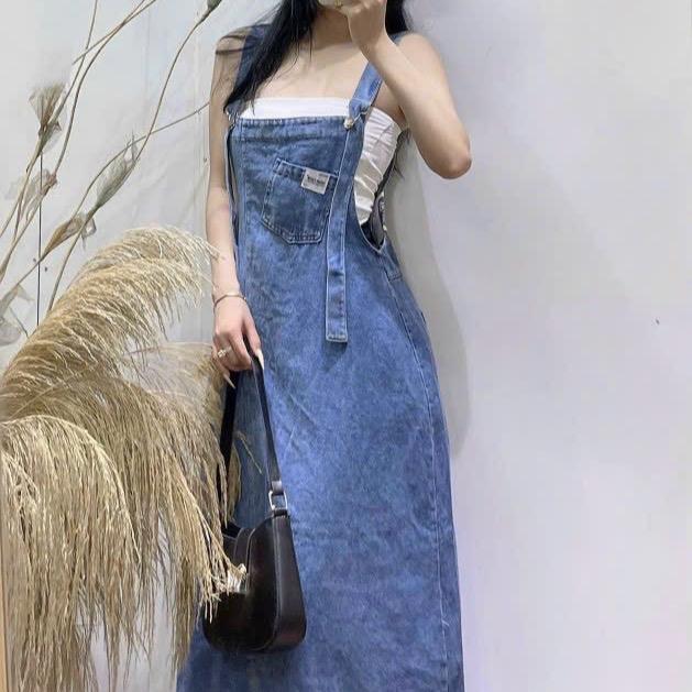 Yếm váy jeans nữ dáng dài có mác phải trước ngực dịu dàng cá tính phong cách thời trang