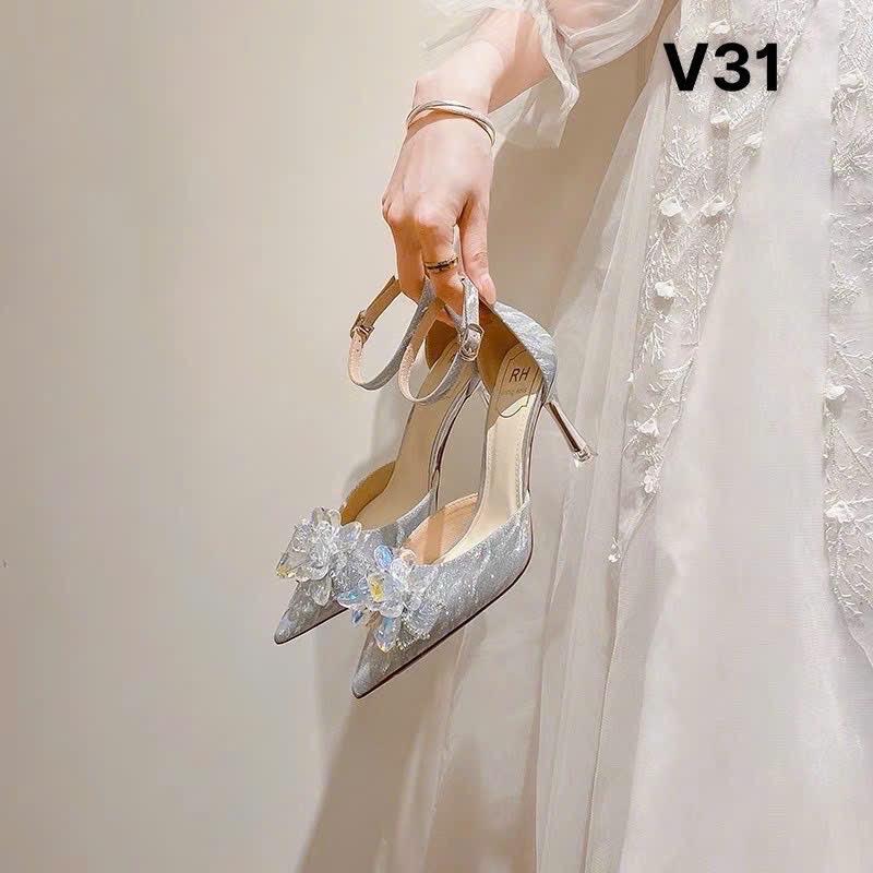 Giày sục nơ PHA LÊ chất kim tuyến cho nàng đi chơi đi tiệc đây ạ,gót cao 7p,9p cho nàng dễ lựa chọn nha. Shoes Nữ DéP Sandal Nhung