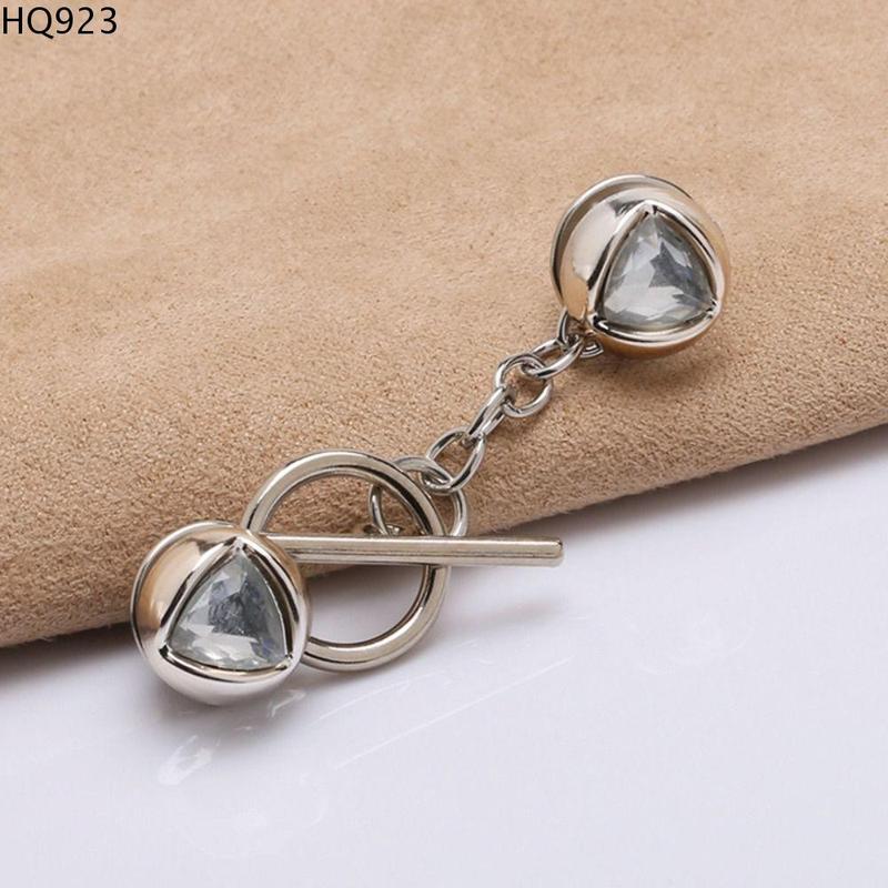 HQ923 Vintage Rabbit Nail-Free Cardigan OT Buckle Triangle Crown Flower Anti-light Brooch Waist Buckle Button Clasps Close Neckline Decorative Brooch Trousers 0