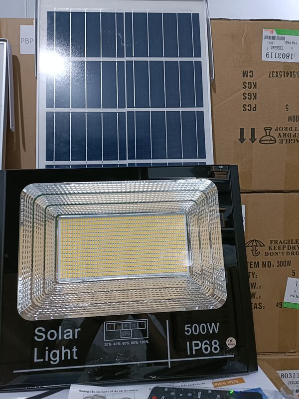 [ĐÈN ÁNH SÁNG VÀNG] Đèn Pha Ánh Sáng Vàng Năng Lượng Mặt Trời 500W Vỏ Nhôm Chính Hãng báo pin mới nhất chống nước bảo hành 3 năm đổi mới trong 6 tháng