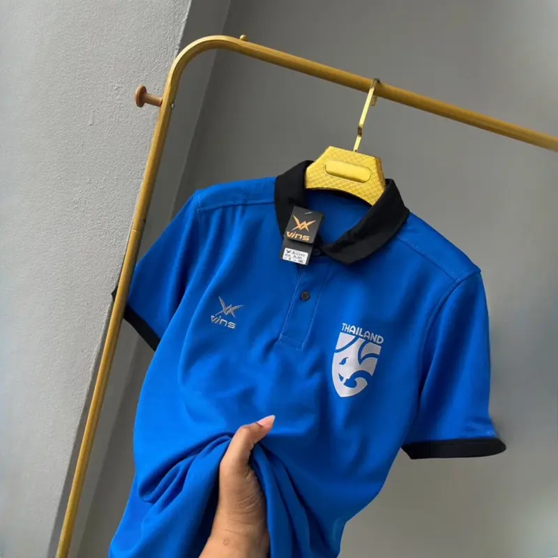 Áo Polo Nam, Liên Đoàn Bóng Đá Thái Lan, Thiết Kế Mới Nhất, Phong Cách Đơn Giản, Dành Cho Nam Và Nữ, Thời Trang Thể Thao Hàn Quốc, Nhiều Màu Sắc, Có Logo Đội Tuyển Quốc Gia, Đơn Giản Và Tinh Tế, Mặc Hợp Xu hướng, Thoải Mái Jean Menswear Ngắn Tay 4