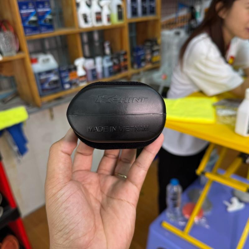 Mút Xốp Đen Đế In logo Kpaint ( dùng tẩy ố kính ô tô )