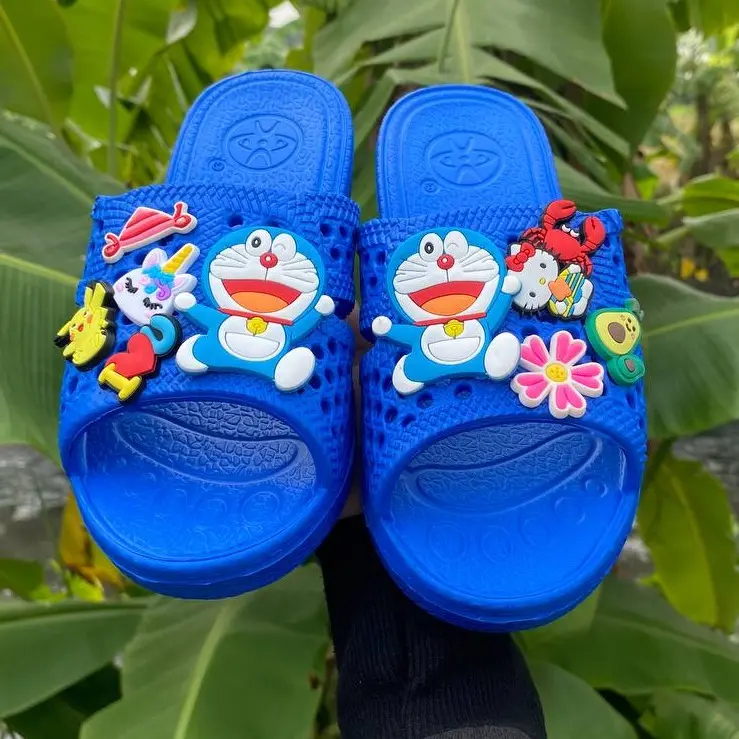 Dép tổ ong tặng Sticker với 2 Doremon màu xanh dễ thương kute dành cho nam và nữ size 35 đến 43