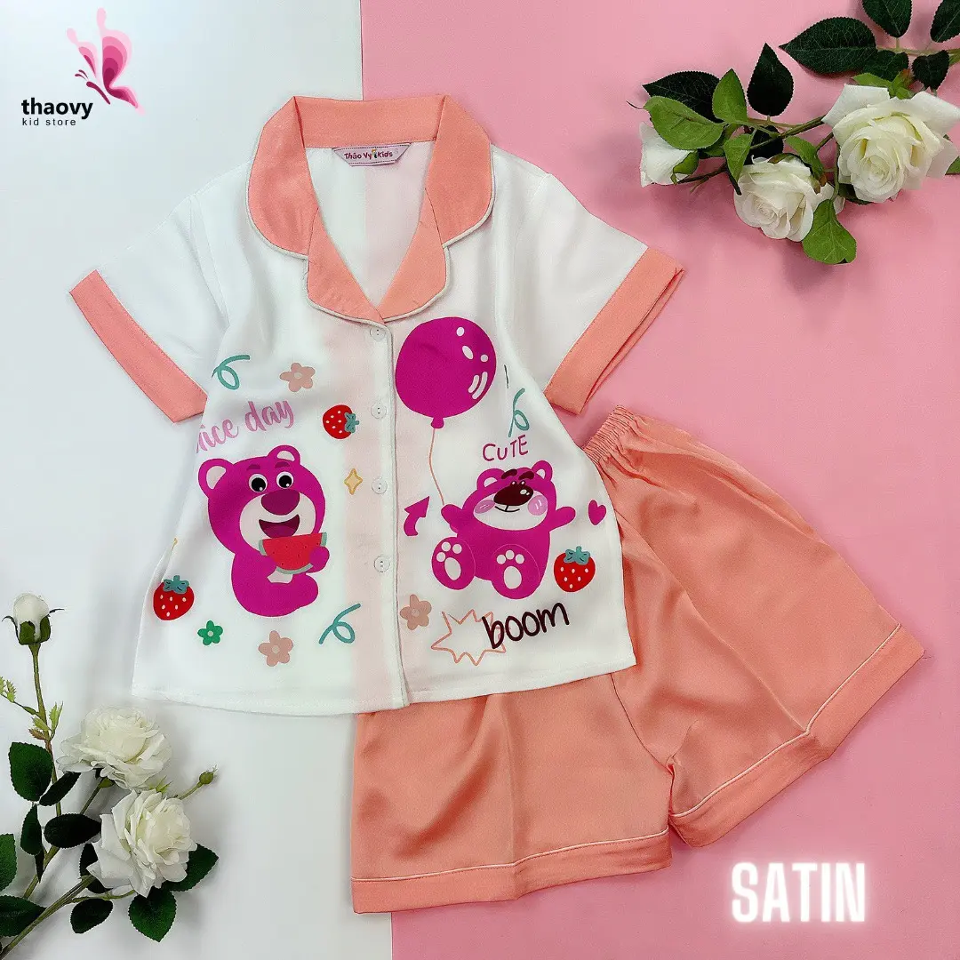 [10-57Kg] Đồ Bộ Pijama Đùi Gấu Dâu" Vải Lụa Cao Cấp Mềm Mịn Mát, Thấm Hút Mồ Hôi Tốt - ThaoVySleepwear - Xanh Rêu Đỏ Hồng Tím - Quần Áo Ngủ Pijama Nữ - Bé Gái - Bộ Ngủ Lụa Đồ Bộ Mặc Nhà Homewear Sleepwear Không Nhăn Co Giãn Không Xù Giặt Không Rút