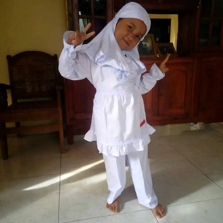 Setelan Baju Muslim Putih Anak Perempuan // Baju Putih Manasik Haji Katun Bordir Variasi Celana Kerudung Sekolah Jilbab Syari Gamis Gamis Kombinasi baju  manasik 1