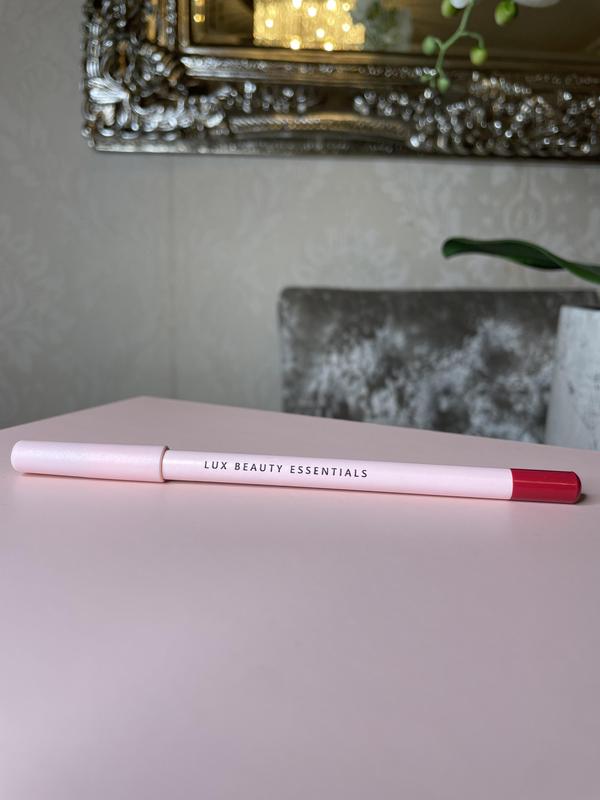 Lux Beauty Lipliner 1