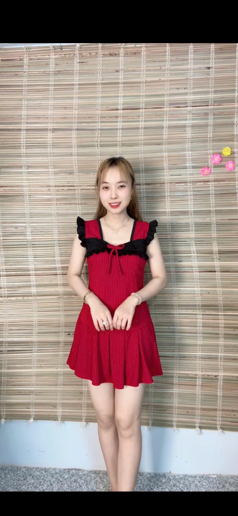 Product Introduction of Bộ đùi váy nữ thun tăm mềm mịn cổ tim tháp vải đen có quần phía bên trong kèm hai túi 38kg đến 74kg 18