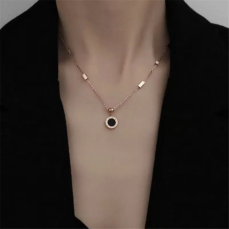 Kalung Titanium Liontin Bulat Putih/Hitam Romawi Super Mewah Anti Karat Dan Luntur Emas 8