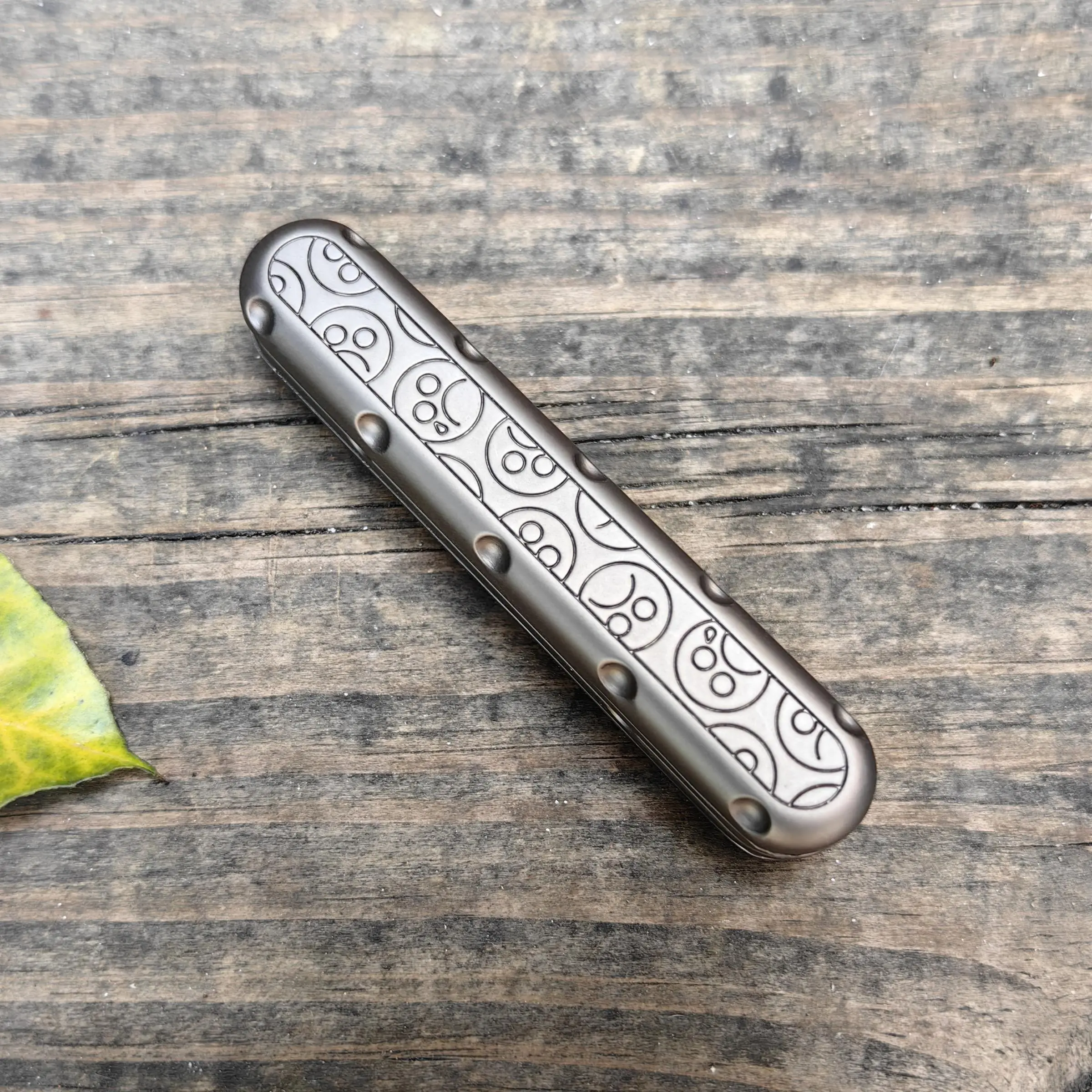 EDC Fidget Slider, Stress Relief Metallic Push Pull Rotation Fidget Toy, Casual Fidget Toys for Adults, Hand Spinner, Finger Toy
