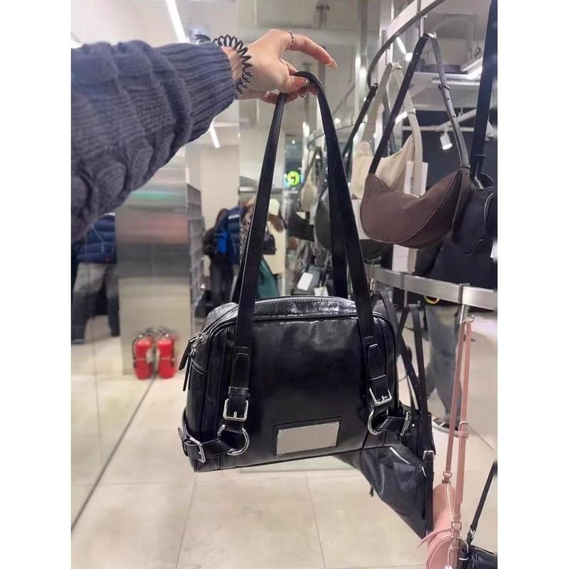 2025 South Korea New Shoulder Motorcycle Bag Special-Interest Design Bowling Bag Commuter Large Capacity Totes Vintage Handbag 3