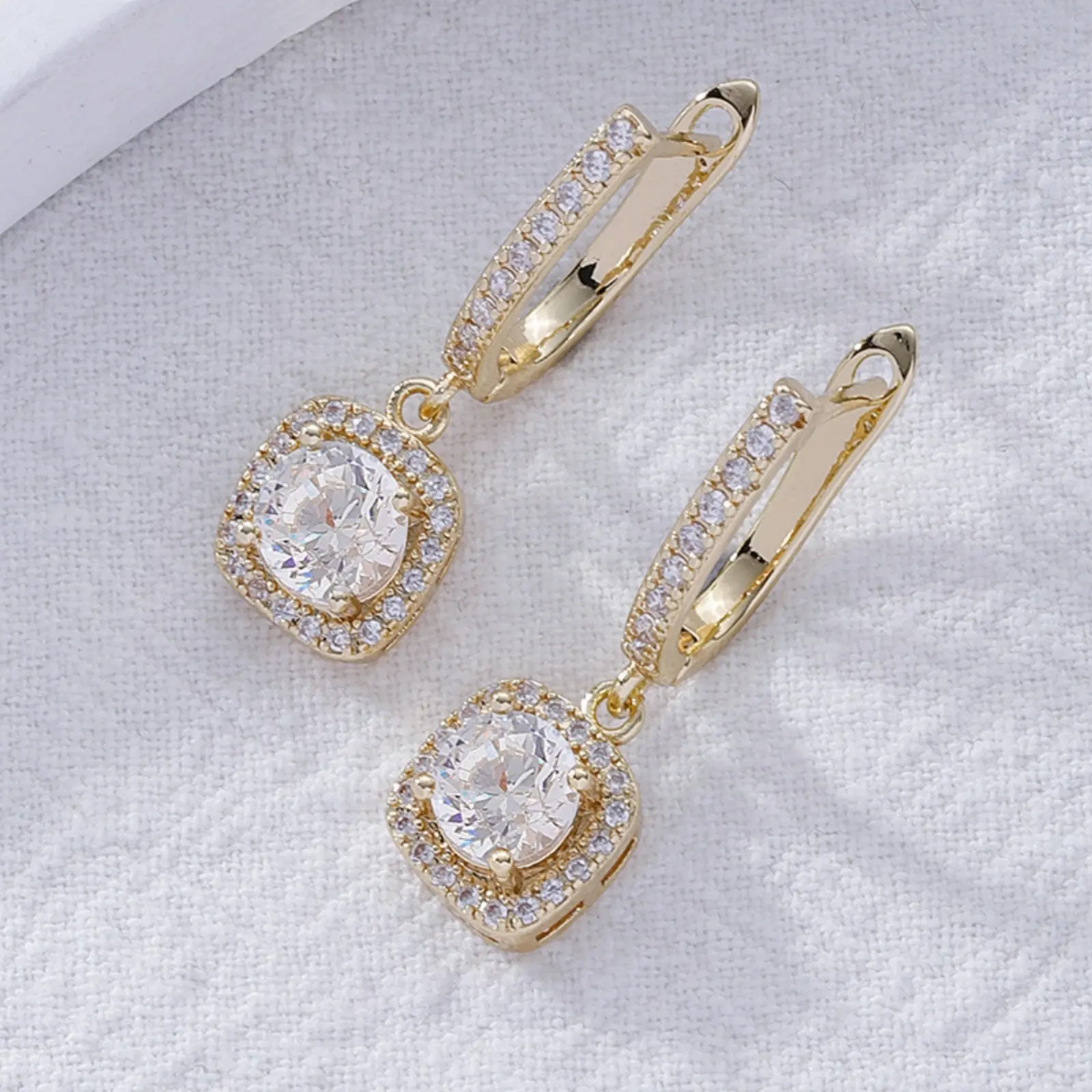 Anting Tatitanium Anti Karat Wanita Anting Cewek Berlian Perak Emas Muda HijabKorean Style Perhiasan Hadiah Kotak