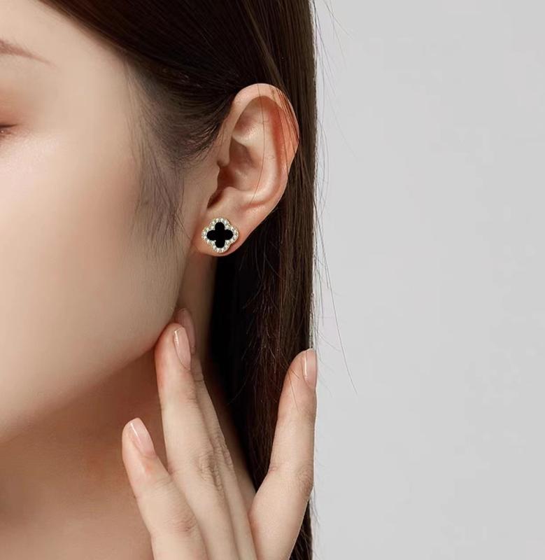 Khuyên tai cỏ 4 lá đen cá tính bông tai nữ Hàn Quốc PPA57 7