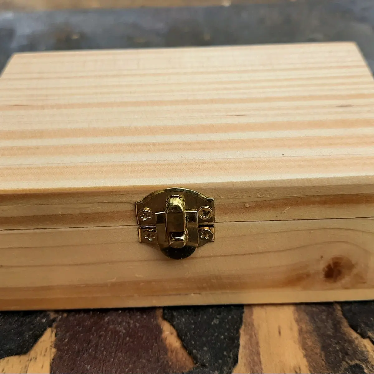 Kotak kayu unik / kotak kayu antik