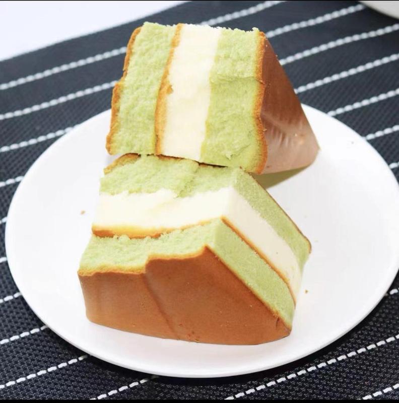 (Có săn 1 Thùng 2kg 20 bánh) Bánh Bông Lan mix 3 vị Tam Giác tra xanh _dâu ,chú hề lô mới nhiều bánh hơn Food Nho 6