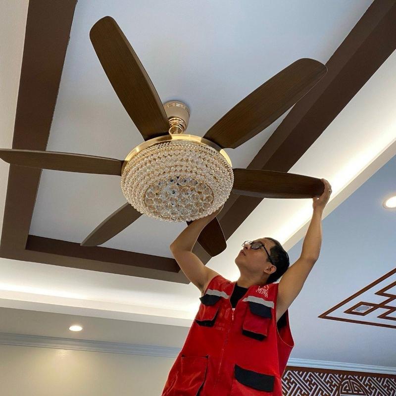 HÀNG Lõi Đồng Quạt trần đèn chùm pha lê 6 cánh hiện Đại có 3 chế Độ sáng đổi màu,khiển từ xa 6 tốc Độ gió,có ngược chiều hút ẩm sang trọng Fan QuạT