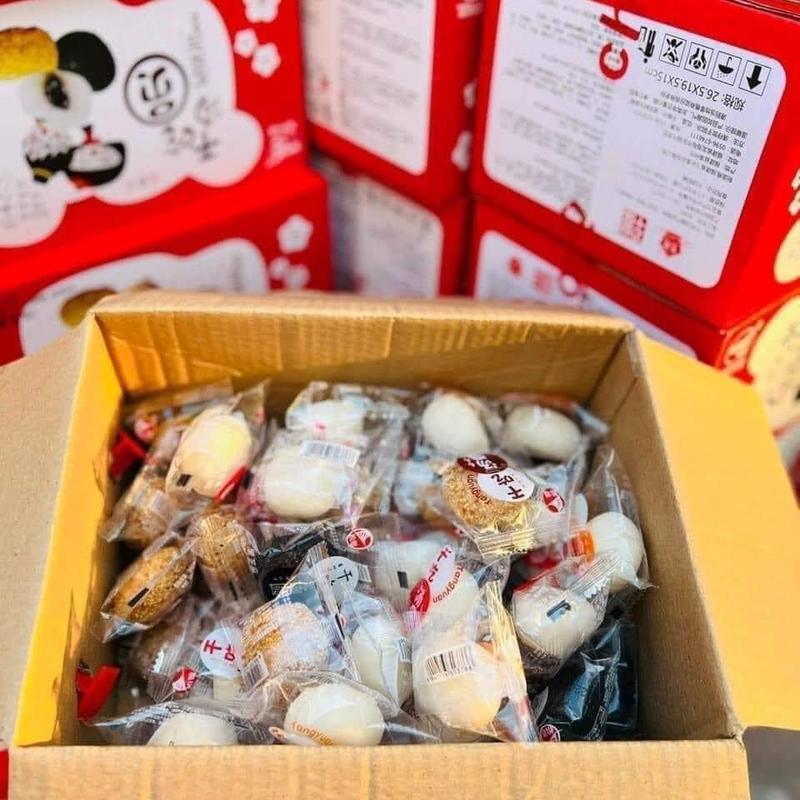 ￼Thùng 2KG lõi bánh mochi cô gái mix đủ vị, có hộp đựng xinh xắn  Ăn Vặt Food