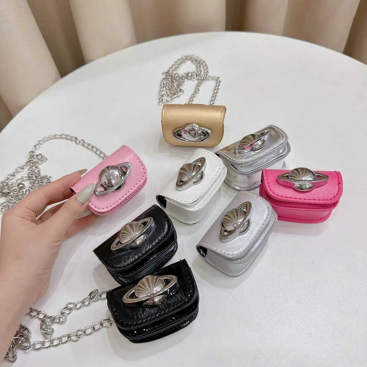 Túi hình địa cầu mini đeo chéo nhỏ nhắn, kiểu dáng trẻ trung dễ thương cá tính cho mẹ và bé