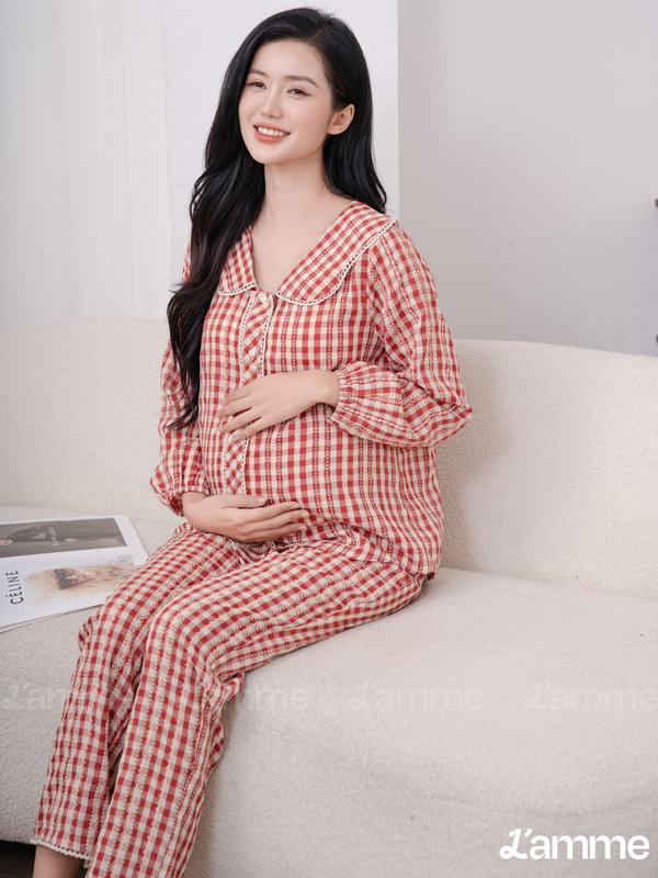   L'AMME  Bộ mặc nhà bộ ngủ nữ DALIA gồm áo dài tay và quần dài chất liệu đũi mềm mại thoáng khí họa tiết kẻ trẻ trung thiết kế thanh lịch gọn dáng có chun điều chỉnh tiện lợi 