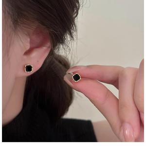 Bông Tai Hình Vuông, Màu Đen, Phong Cách Tối Giản Hiện Đại, Thiết Kế Nhỏ Gọn Và Tinh Tế Thích Hợp Đi Làm Và Đi Học, Không Lỗi Thời