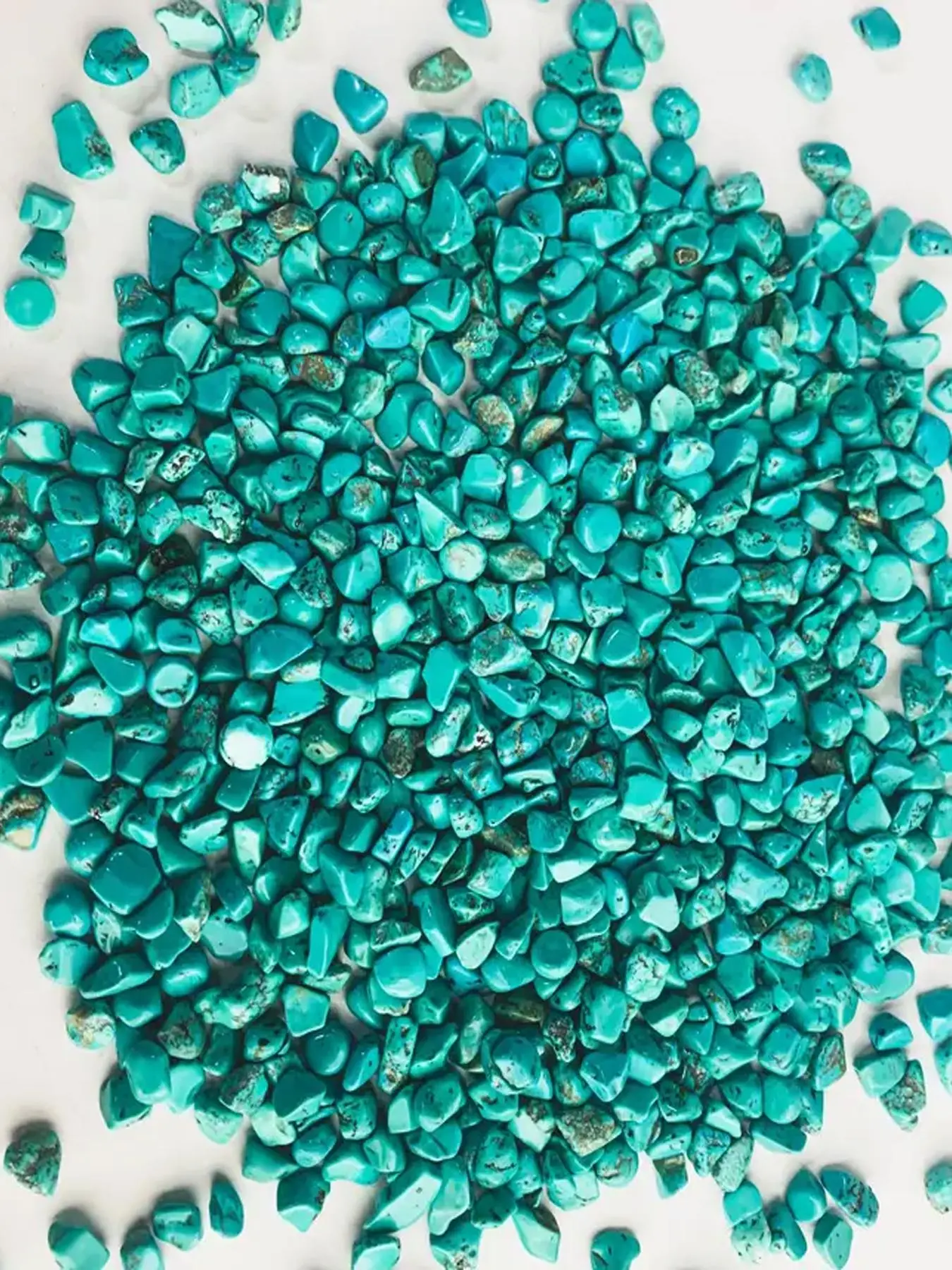 Natural Turquoise Crystal Chips, Polished Stones for Aquarium Decoration, Jewelry Making and Home Decor, Garden Ornaments, Decorative Chips, Rough Textured Stones