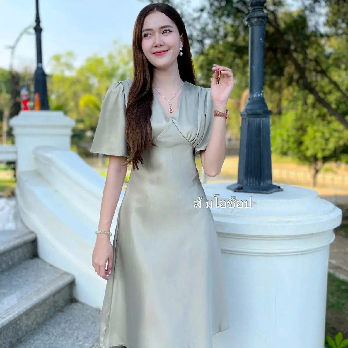 D1 (ผ้าเงา) เดรสออกงานแขนกระดิ่งทรง5ส่วนคลุมเข่ามี5ไซส์ ชุดไปงานแต่ง ชุดเพื่อนเจ้าสาว ชุดออกงาน เดรสทางการ(อ่านตารางไซส์ก่อนสั่งนะคะมีS-2XL)  ชุดวัดจากหน้าผ้า ผ้าไม่ยืดนะคะ