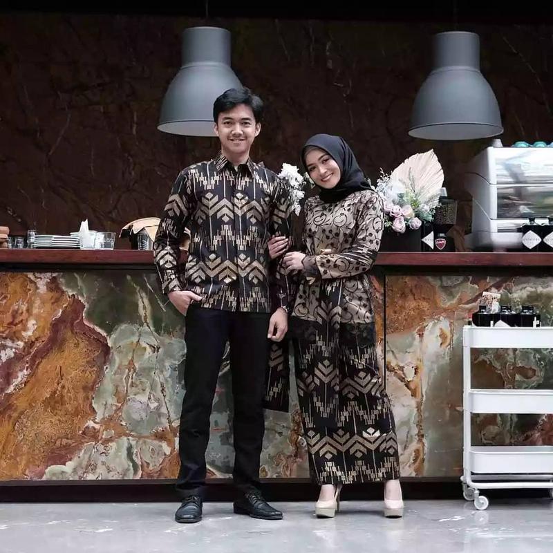 AQILLA COUPLE - Baju Batik Couple Brokat Terbaru Pasangan Keluarga Lamaran Tunangan Kondangan Perta Wisuda Mewah & Elegan Modern Best Seller 1
