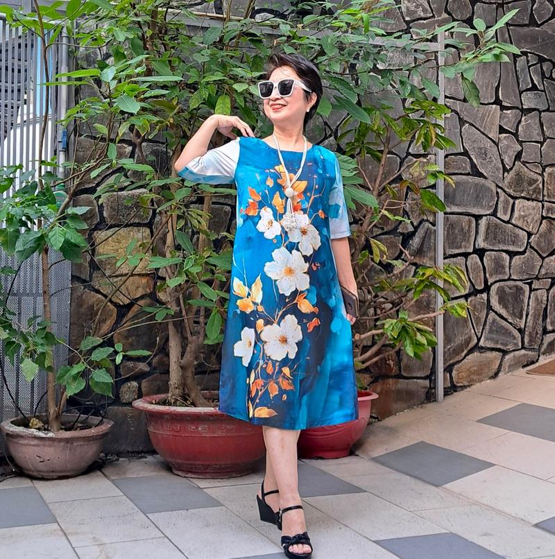 Product Introduction of Váy Đầm Trung Niên Dáng Suông A Che Bụng - Vải Lụa Thạch Anh Sang Trọng, Mềm Dịu, Mặc Mát, 2 Túi, Dây Kéo Tốt, Size từ 48kg đến 90kg. Nữ Women Voi Dress 37