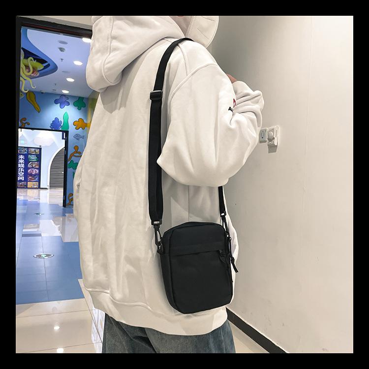 Product Introduction of túi Messenger Dành Cho Nam Giới, Thương Hiệu Thời Trang Mới 2024, Phong Cách Thường Ngày Và Đơn Giản, Túi Đựng Điện Thoại Di Động Túi Đeo Vai Nhỏ Thích Hợp Cho Nam Giới, Phong Cách Ins, Ba Lô, Túi Đeo Vai Nữ 10