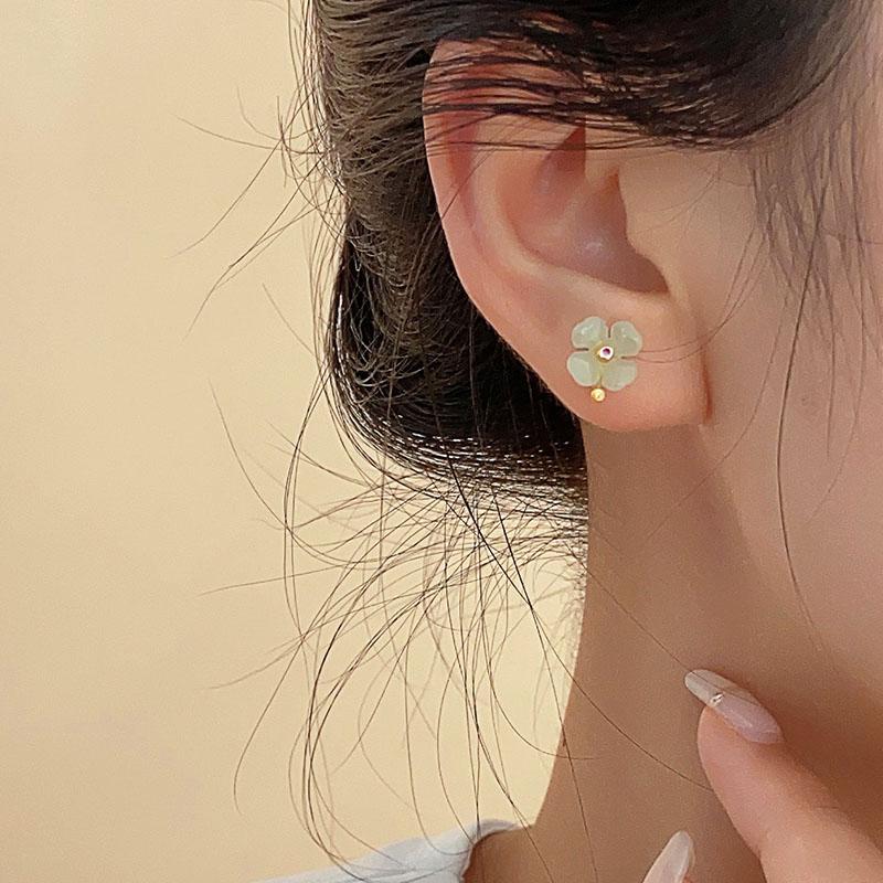 1 Pair Charming Green Jade Leaf Stud Earrings Female Elegant Plant Design Earstud Accessries 3