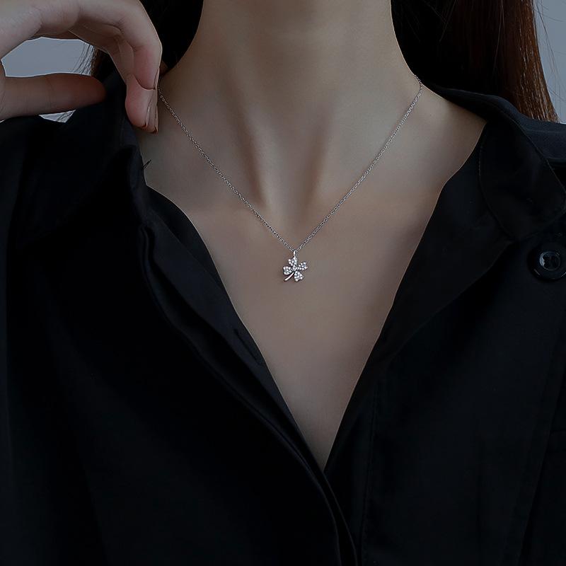 Product Introduction of Lucent_2025 Necklace for Women, Ins Niche Design, High-end Crescent Light Luxury Clavicle Chain, Bowknot Choker, Student Best Friend Pendant 6