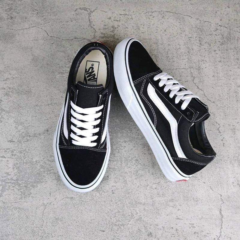 Sepatu snev black clasic 1