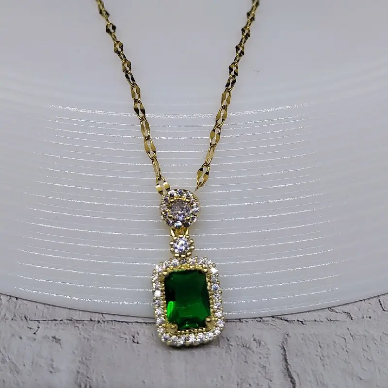 Kalung Wanita Titanium Lapis Emas Plus Liontin kotak  Hijau merah Anti Karat Gold 1
