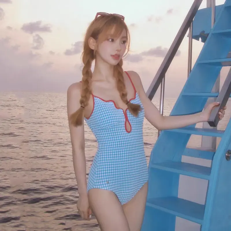 Bikini jumsuit 2 dây kèm váy đồ bơi liền thân màu kẻ caro xanh xinh xăn nổi bật kèm chân váy đỏ SET CARO XANH VÁY ĐỎ D4 5