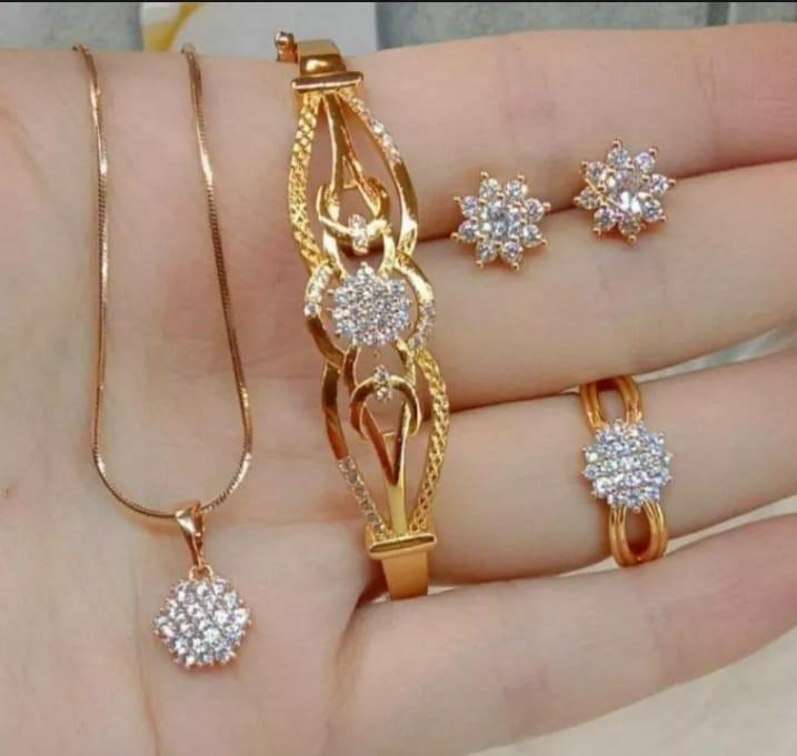 Product Introduction of Perhiasan titanium 1 set gratis ongkir tidak luntur Harian Pelapisan Logam Aksesoris Anting Cincin Elegan Kalung Sukses Harian Titanium Perempuan Harian 1