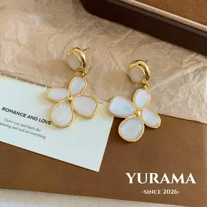 [Yurama]  anting warna amber klasik bunga empat kelopak unik kualitas elegan B145